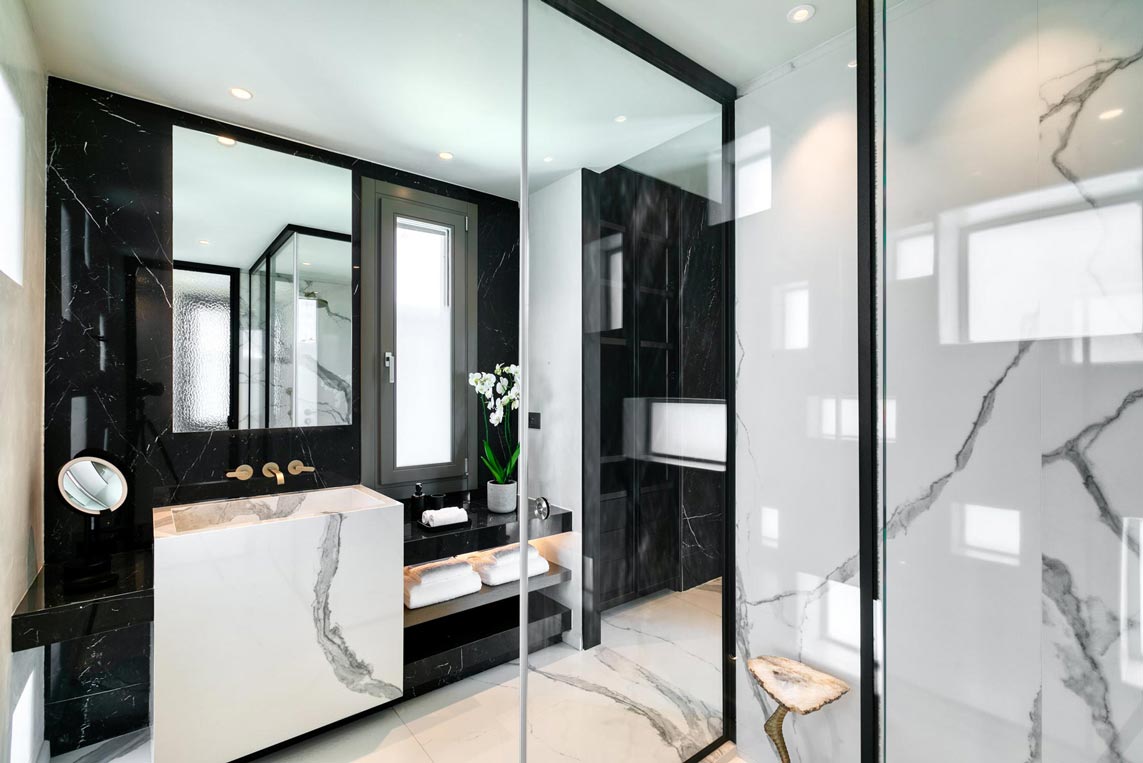 07-Villa-tranquil-master-bedroom-1-en-suite-bathroom_nw