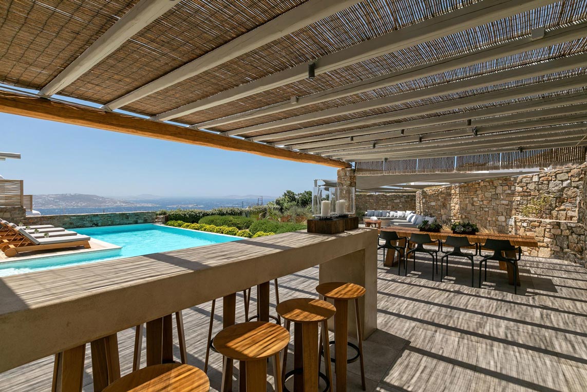 10_Bar-with-pool-and-sea-view