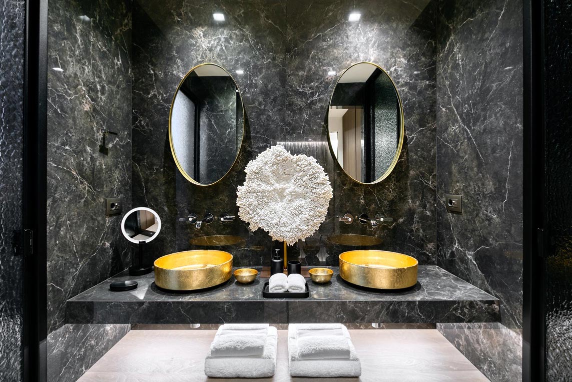 13-Villa-tranquil-King's-Suite-bathroom-sink_nw