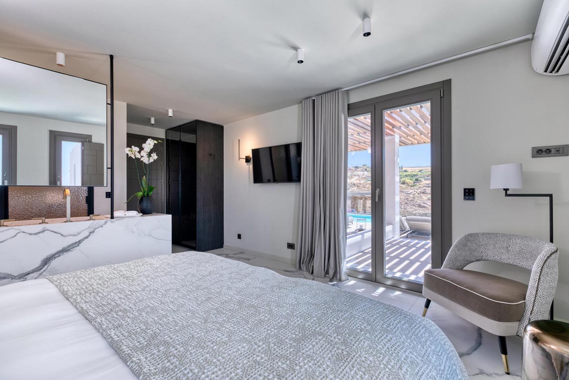 16B-Villa-tranquil-Deluxe-Double-Bedroom-2-_-pool-view_nw