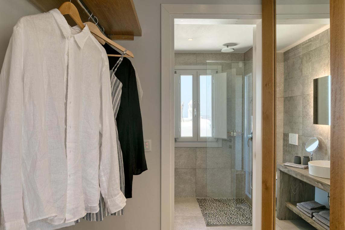 23_Master-wardrobe_bathroom_top-floor