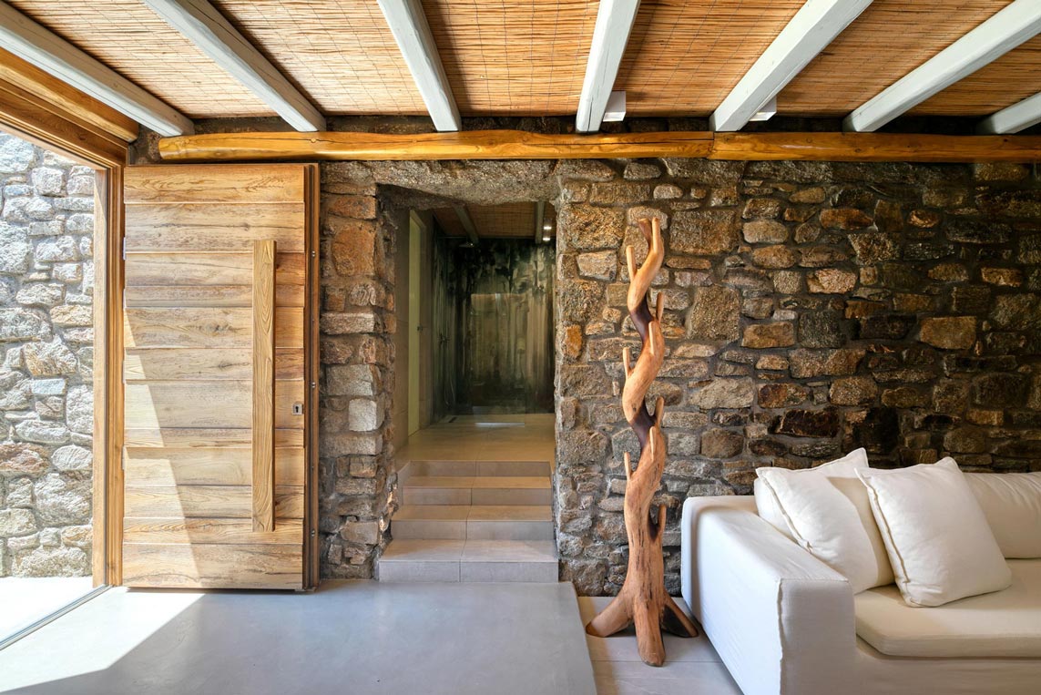 41_Entrance-to-Guest-House-and-access-to-bathroom