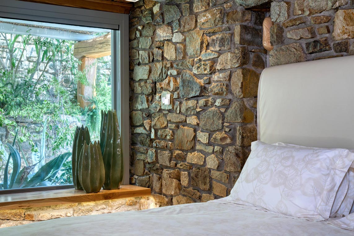 42_Guest-house-bed-and-detail