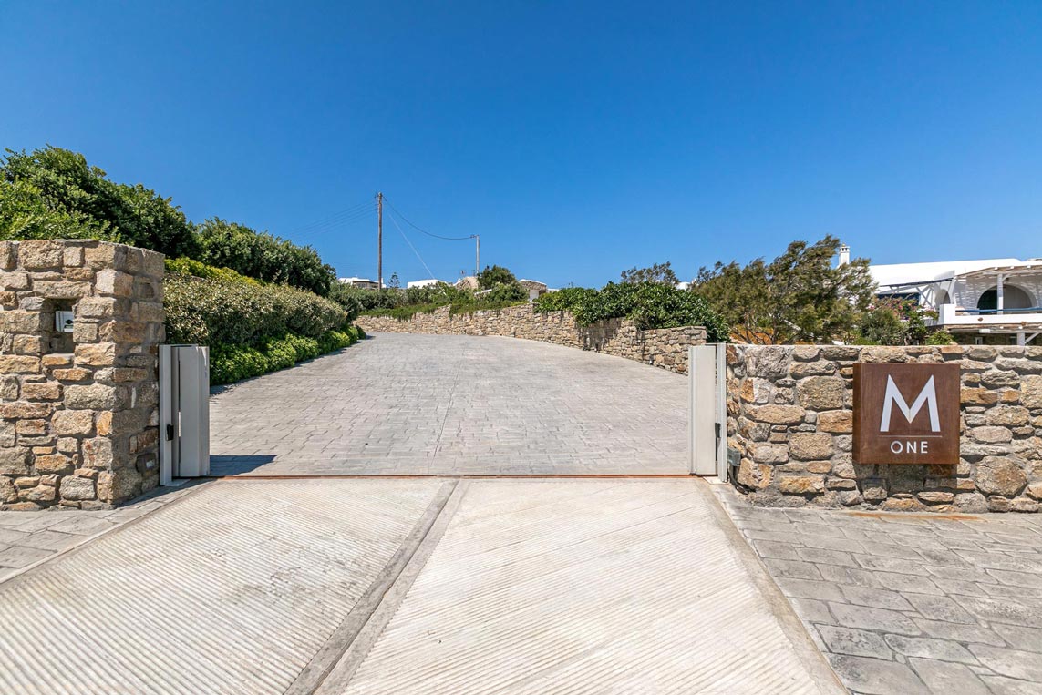 49_Gate-and-drive-through-to-M1