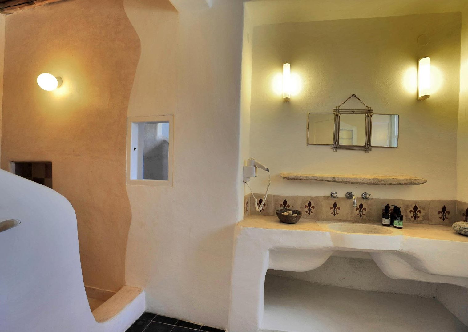 _3-Main-Master-Bedroom-Ensuite-2