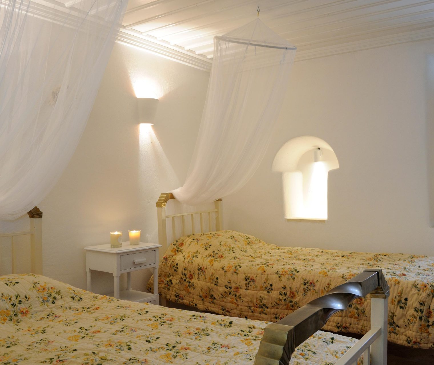 _7-Pool-House-Twin-Room-