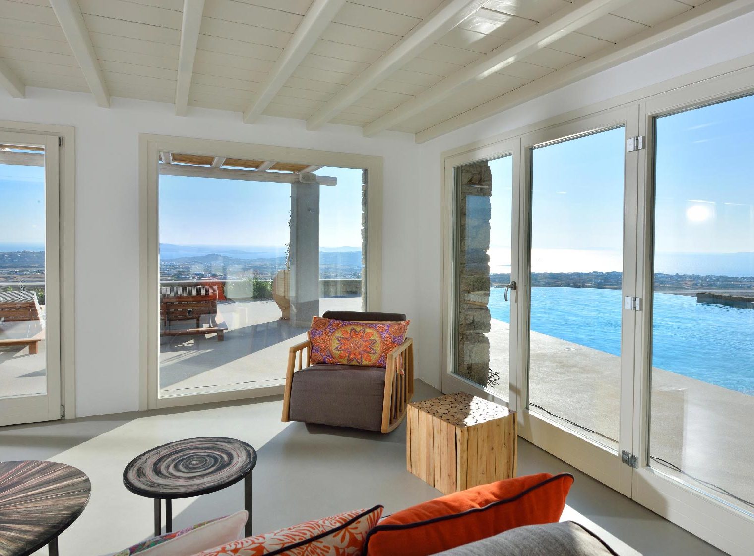 Villa-Sunstone-livingroom