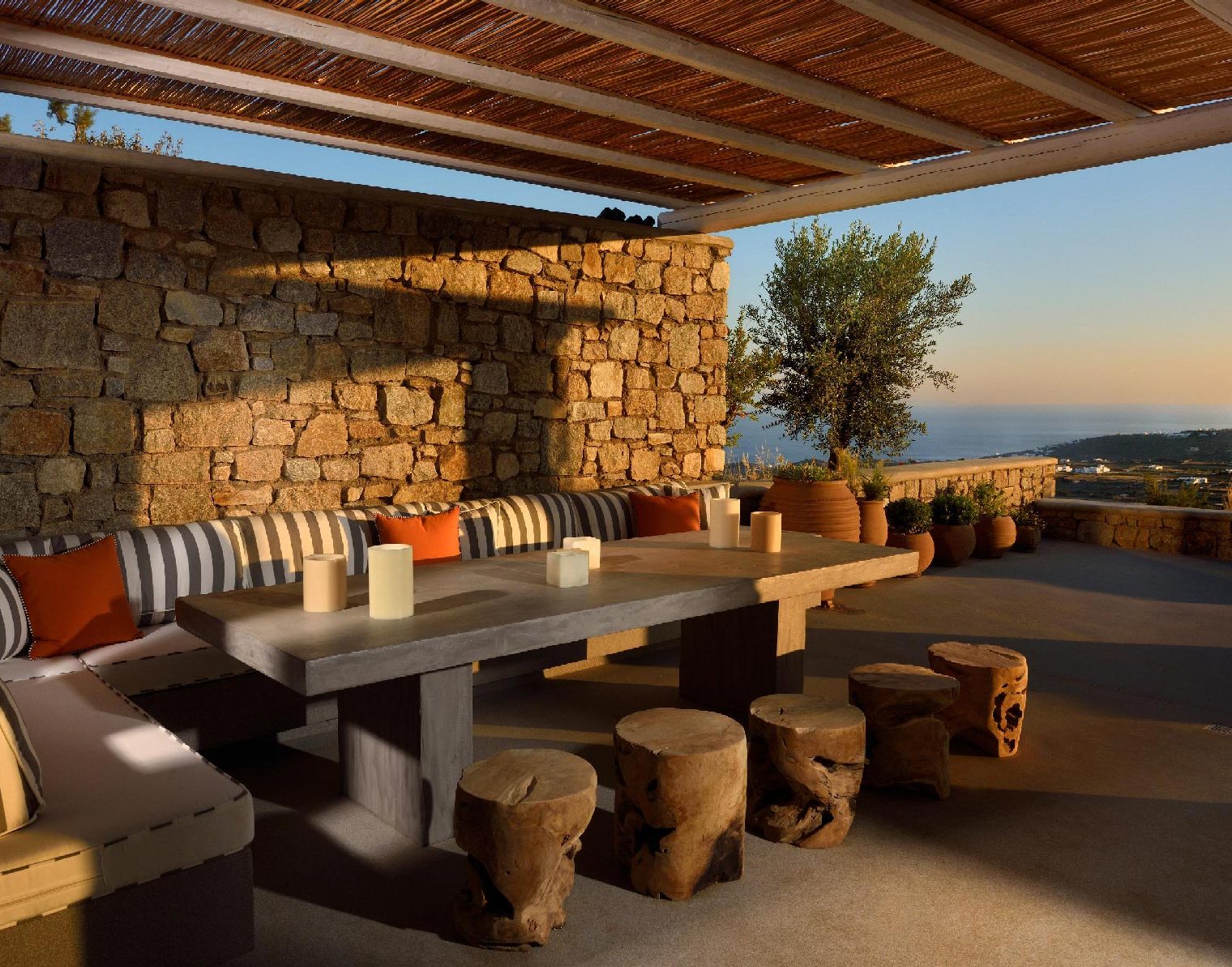 Villa-Sunstone-outdoors-dinnning-area