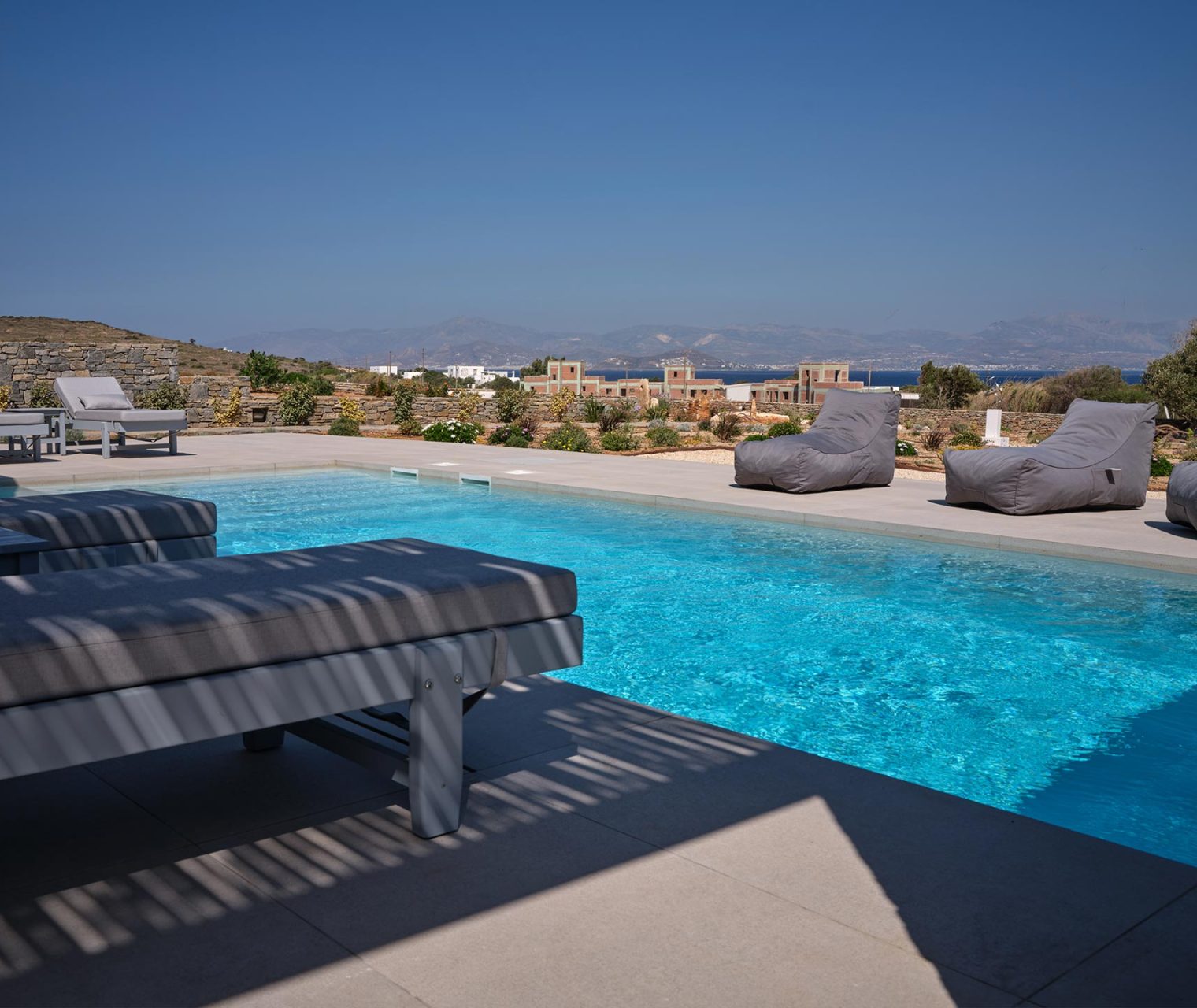 nov24-K2-Swimming-pool-BBQ-view