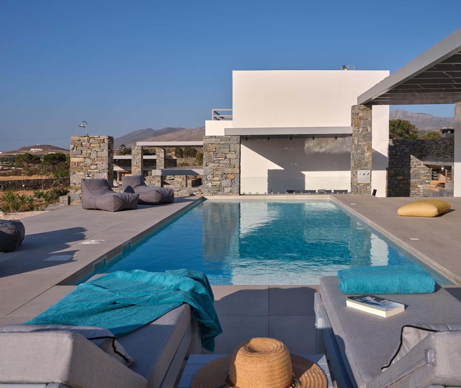 nov24-K2-swimming-pool-day-Sunbed-perspective-2