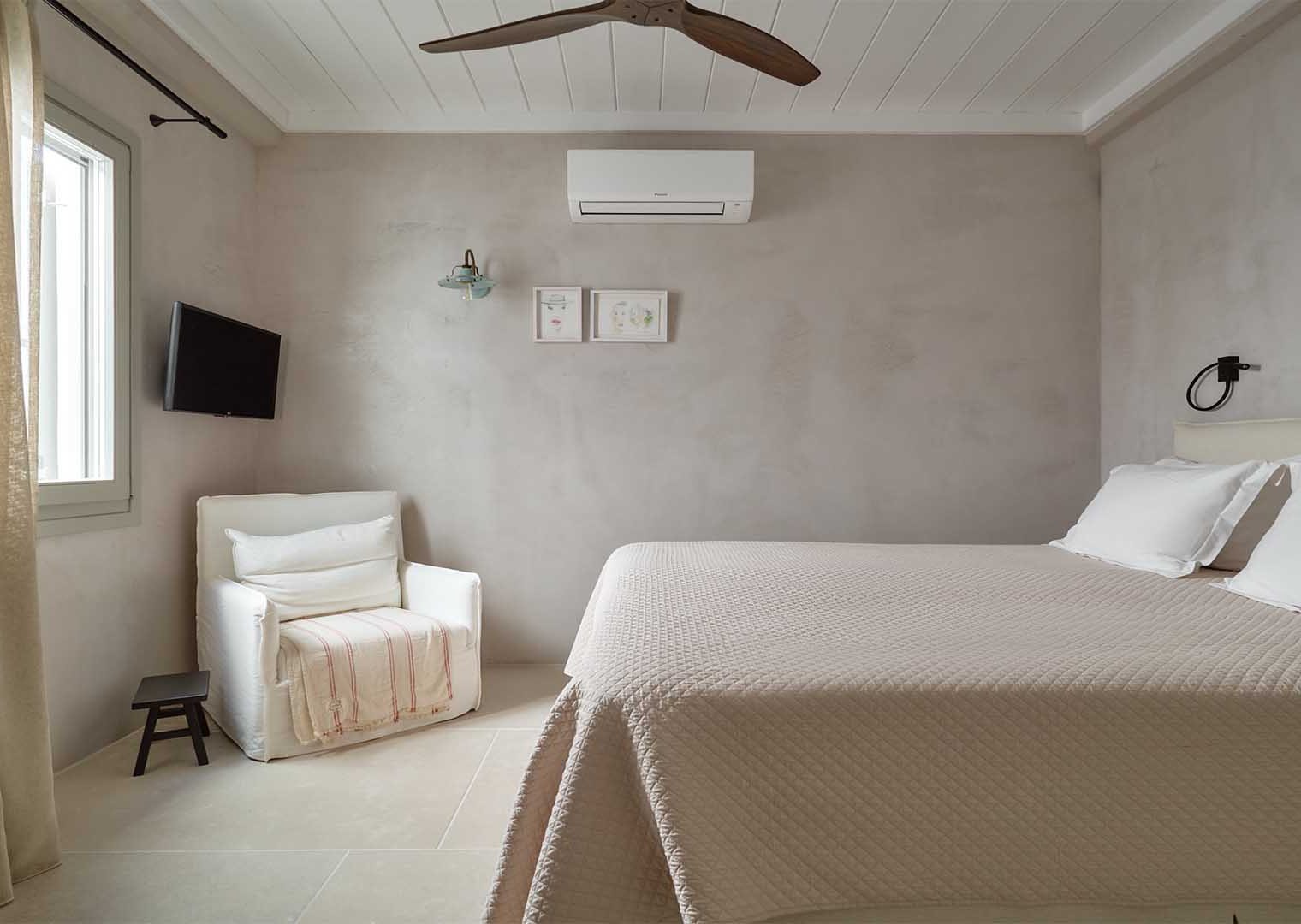 Luxury 5 bedroom villa with private pool in Mykonos, Paraga, Greece (4)