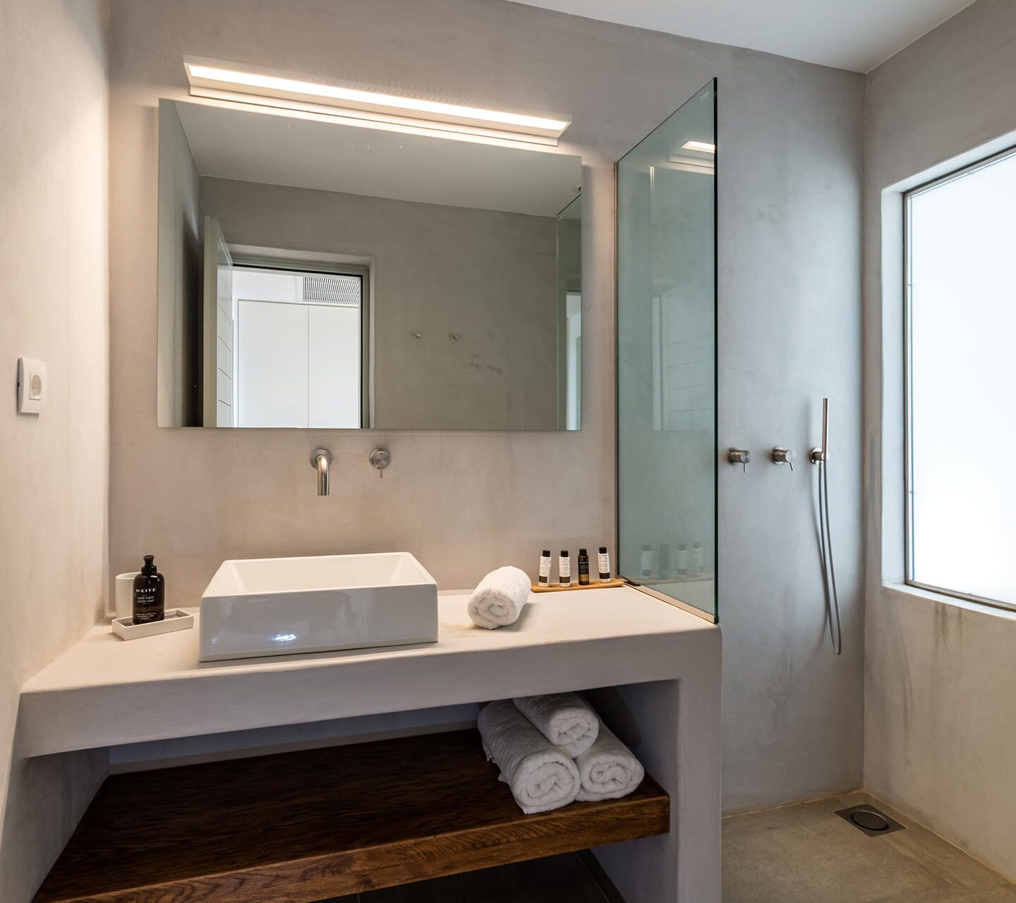 andreas-bekas-29-(Guest-room-3,-Jacuzzi-level)