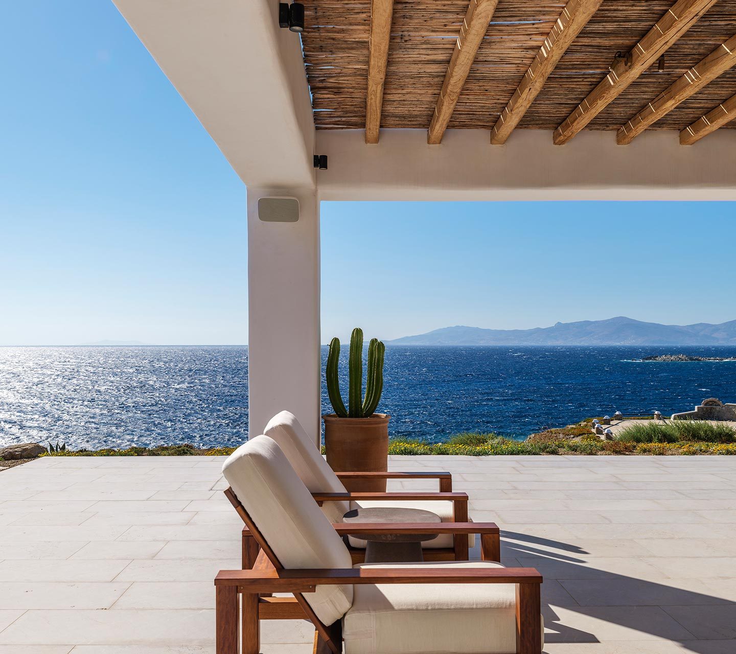 14.outside-living-room