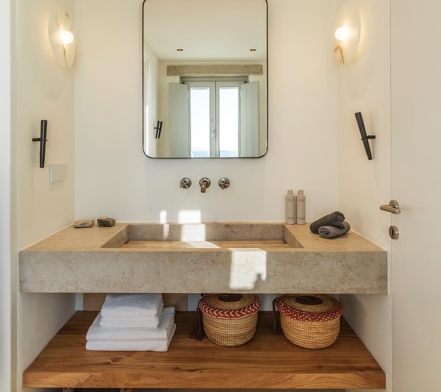 50-Upper-level-bathroom