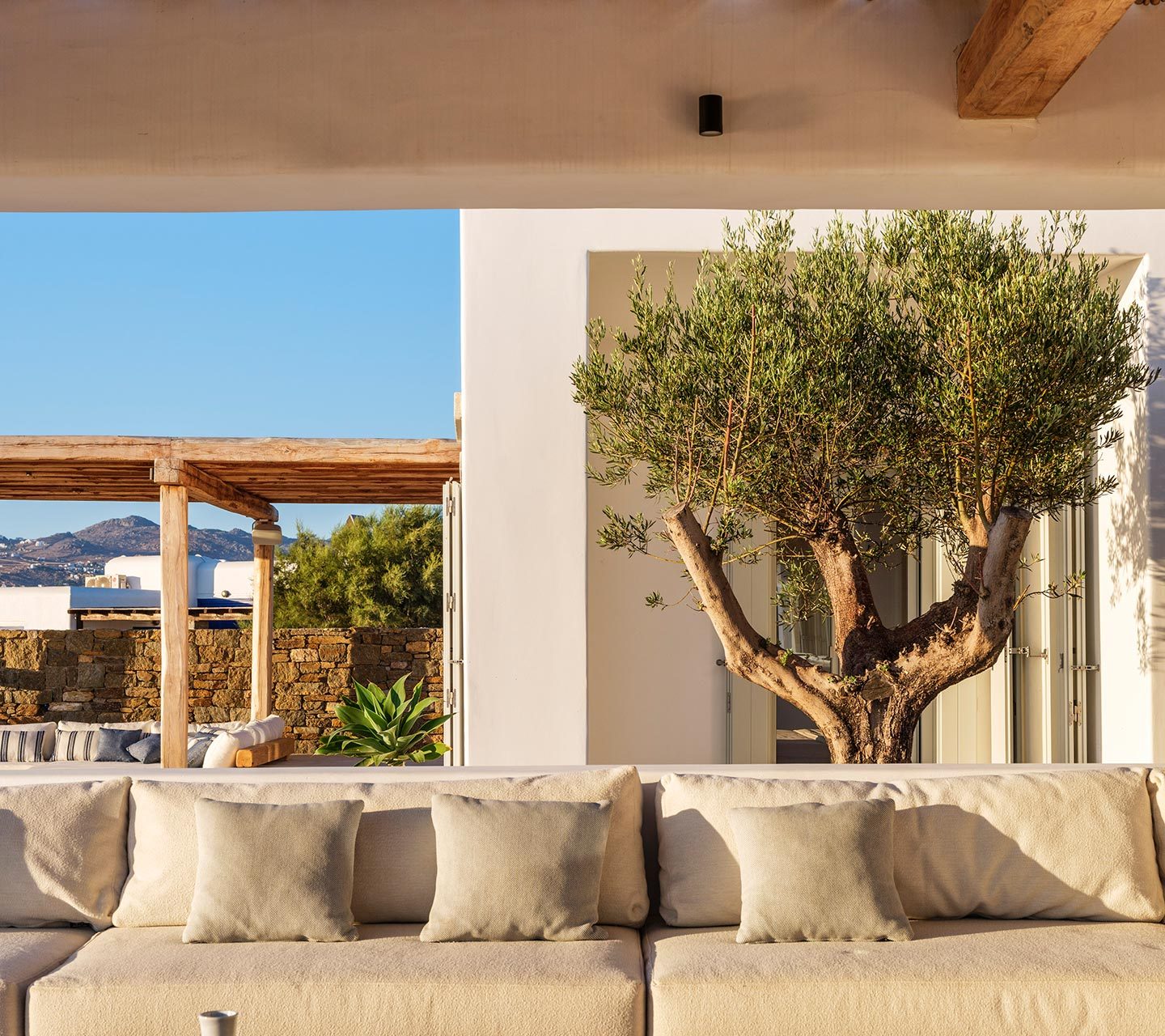 6.Outside-living-room-7